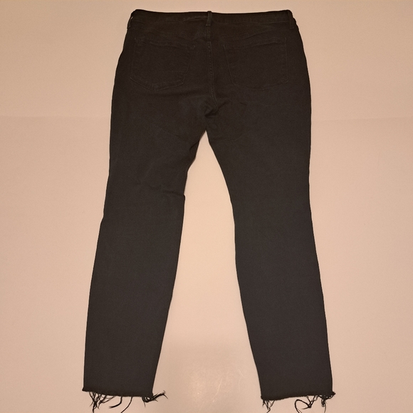 Women's Old Navy Distressed Jeans In Great Condition. - Picture 2 of 6